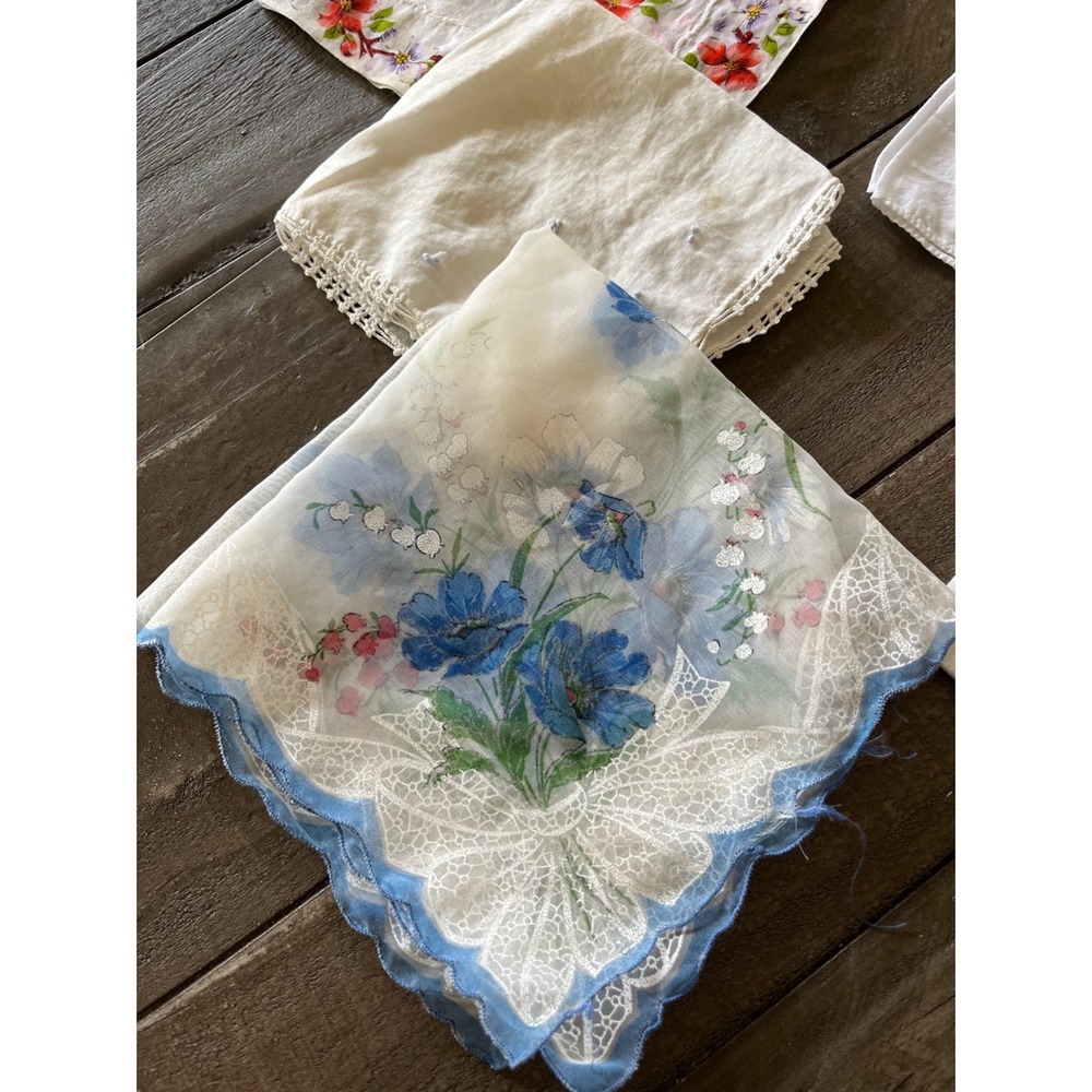 Vintage Handkerchief Lot 10pc Floral Embroidered Lace Trim Scalloped Linens - Picture 8 of 8